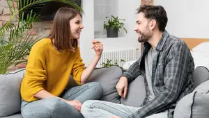 ilustrasi orang berbincang/copyright&nbsp;freepik.com/freepik