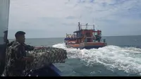 Kementerian Kelautan dan Perikanan (KKP) kembali menangkap kapal penangkap ikan ilegal (illegal fishing) di Selat Malaka. Foto: KKP