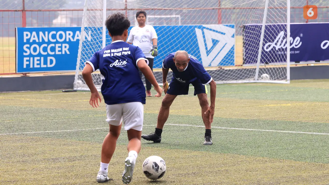 Foto: Nostalgia Legenda Sepak Bola Indonesia, Atep Beraksi Bersama Elie Aiboy dan Kurniawan Dwi Yulianto