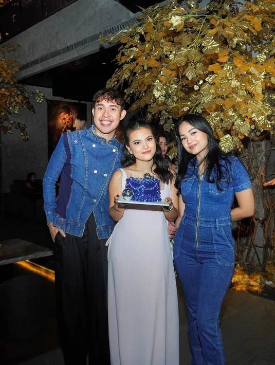 Aktris Marsha Aruan baru-baru ini merayakan ulang tahunnya yang ke-28. Momen perayaan ini terasa semakin spesial karena ia merayakannya bersama sang adik, Michelle Aruan, yang memiliki tanggal lahir sama, yakni 24 Oktober. [@aruanmarsha].