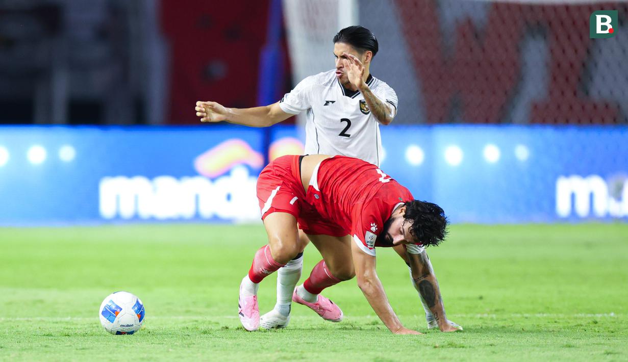 <p>Pemain Timnas Indonesia,&nbsp;Kevin Diks, saat berebut bola dengan&nbsp;pemain Timnas Lebanon dalam laga FIFA Matchday 2025 di Stadion Gelora Bung Tomo, Surabaya, Senin (8/9/2025). (Bola.com/Abdul Aziz)</p>