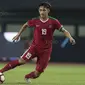 Striker Timnas Indonesia U-19, Hanis Saghara, mengontrol bola saat melawan Kamboja U-19 pada laga persahabatan di Stadion Patriot, Bekasi, Rabu (4/10/2017). Indonesia menang 2-0 atas Kamboja. (Bola.com/Vitalis Yogi Trisna)