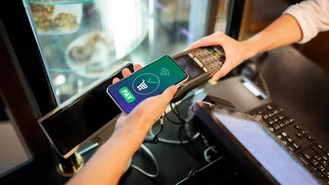 Ilustrasi Transaksi dengan Uang Digital