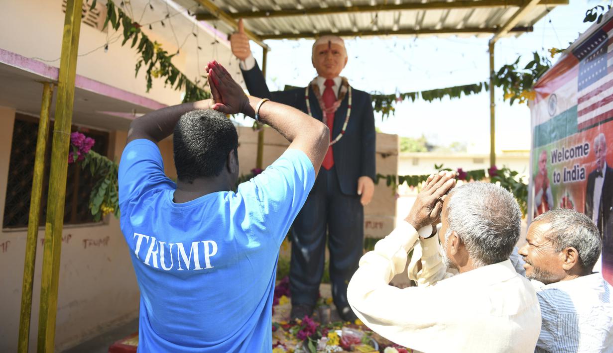 FOTO: Saat Patung Donald Trump Disembah di India - Global Liputan6.com