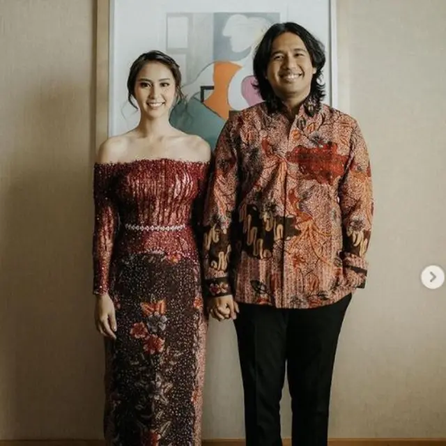 Joshua Suherman dan Clairine Christabel  saat acara lamaran