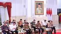 Presiden Jokowi mengumpulkan sejumlah menteri pada Senin (26/2/2024). Salah satu hal yang dibahas yakni, makan siang gratis yang menjadi program unggulan paslon nomor urut 2 Prabowo Subianto-Gibran Rakabuming Raka. (Foto: Biro Pers Sekretariat Presiden)