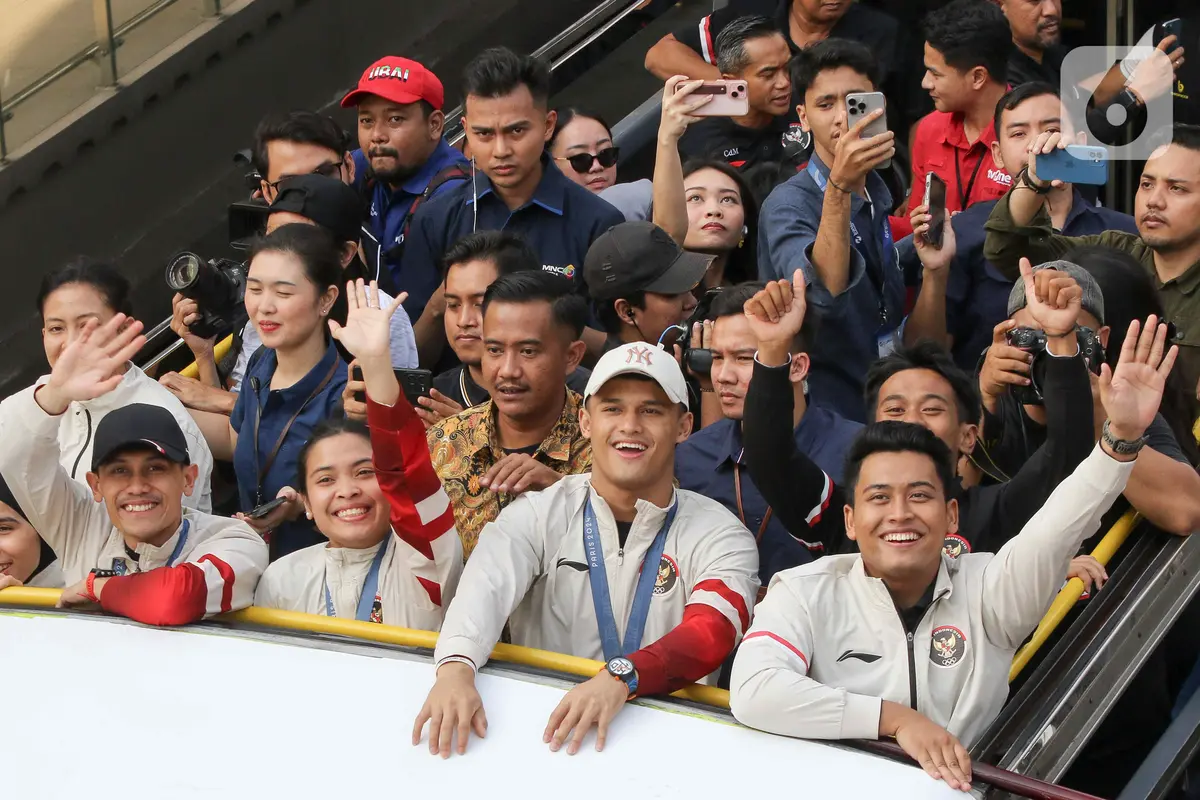 Atlet Peraih Medali Olimpiade Melintas di Jalan Sudirman Jakarta