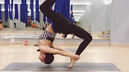 Olahraga yoga ini rupanya cukup lama ditekuni Nasya. Dilihat dari akun Instagramnya, wanita kelahiran 1996 ini diketahui telah melakukan olahraga yoga sejak 2017 silam. Tak heran jika ia sudah lihai melakukan beberapa gerakan yoga. (Liputan6.com/IG/@nasyamarcella)