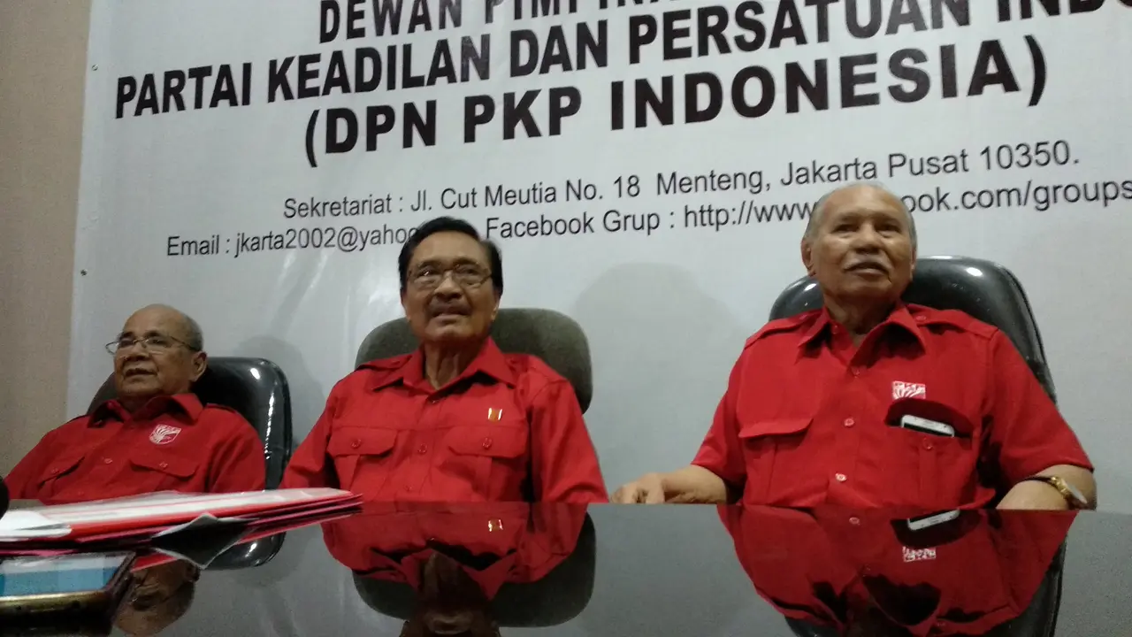Ketua Umum PKPI Kubu Haris Sudarno memberi keterangan pers