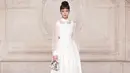 Jisoo Blackpink diketahui telah menjadi global ambassador untuk brand fashion Dior sejak 2021 lalu. Dirinya pun kerap tampil dalam perhelatan fashion show yang digelar oleh brand mewah asal Prancis. (Liputan6.com/IG/@Dior)
