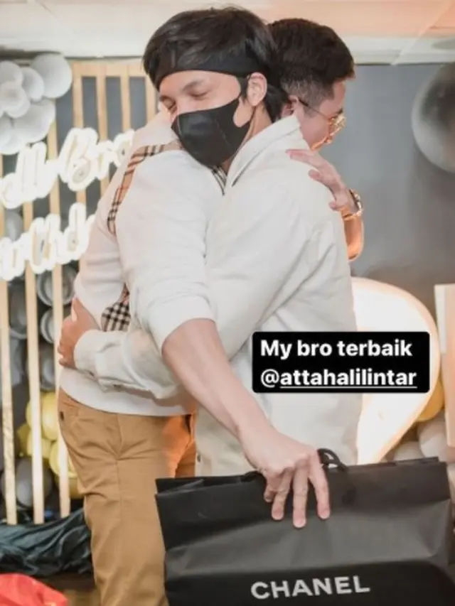 7 Momen Perayaan Ulang Tahun Verrel Bramasta ke-25, Natasha Wilona Jadi Sorotan