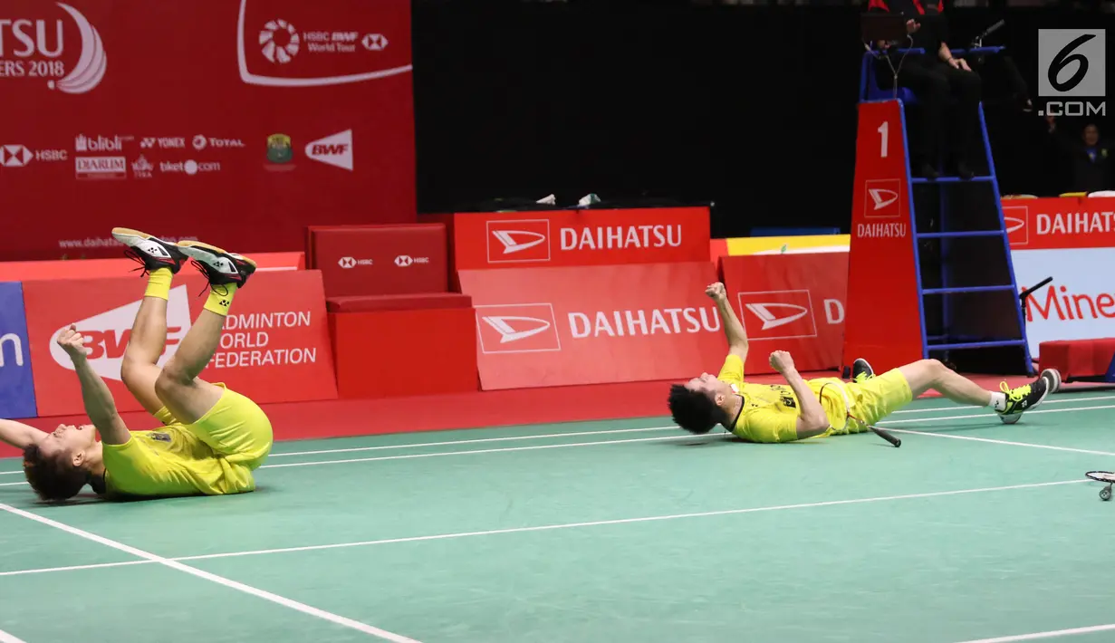 Kevin Sanjaya Sukamuljo/Marcus Fernaldi mengekspresikan kegembiraan seusai mengalahkan ganda Cina Li Junhui/Liu Yuchen dI babak final Indonesia Masters 2018, Minggu (28/1). Kevin/Marcus tampil sebagai juara Indonesia Masters. (Liputan6.com/Angga Yuniar)