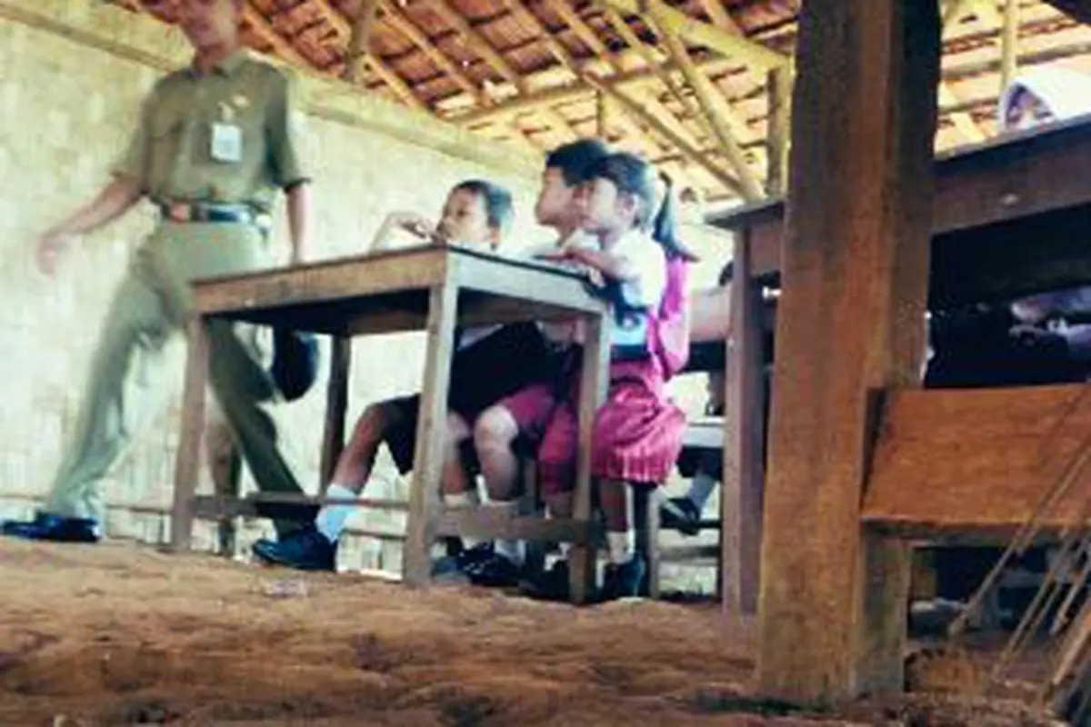 Mirip Kandang Ternak, Siswa Banten Bersekolah di Sini