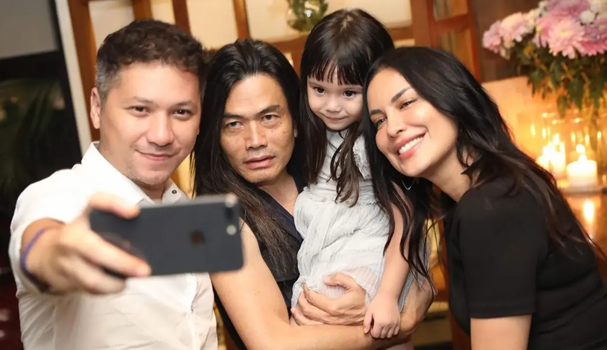 Mesranya Gading Marten dan Sophie Latjuba saat perayaan ulang tahun Gading pada (8/5/2019) di Ivy Restaurant, Jakarta Selatan (Liputan6.com/IG/gadiiing)