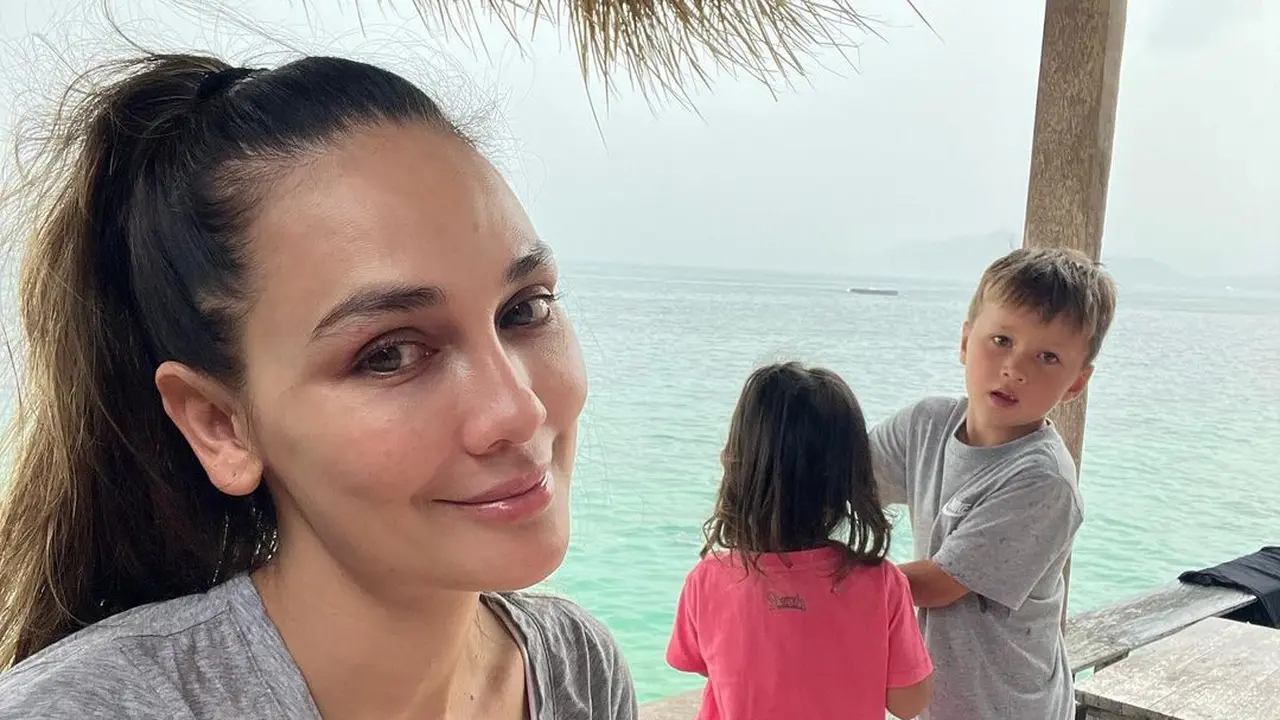 Luna Maya tetap cantik di usia 39 tahun (Instagram/lunamaya)