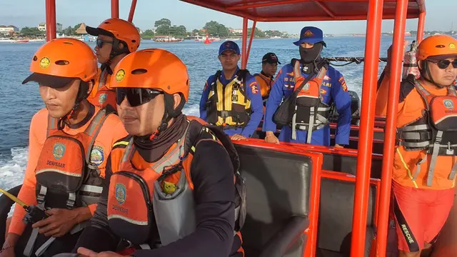 Proses pencarian nelayan hilang di perairan nusa penida.
