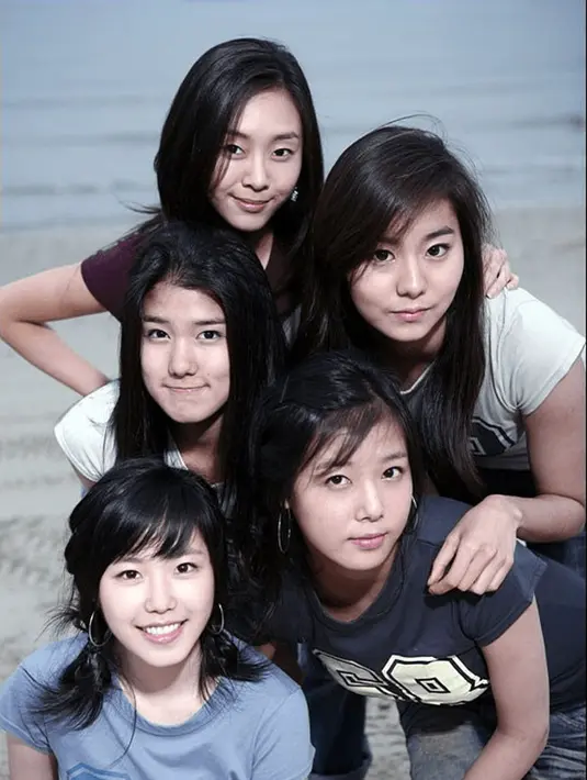 Jiwon sudah berlatih menjadi trainee selama 10 tahun, sebenarnya ia debut dengan grup yang bernama Five Girls. Akan tetapi karena mengalami masalah finansial, akhirnya grup itu bubar. Dan ia pun debut dengan SPICA. (Foto: koreaboo.com)