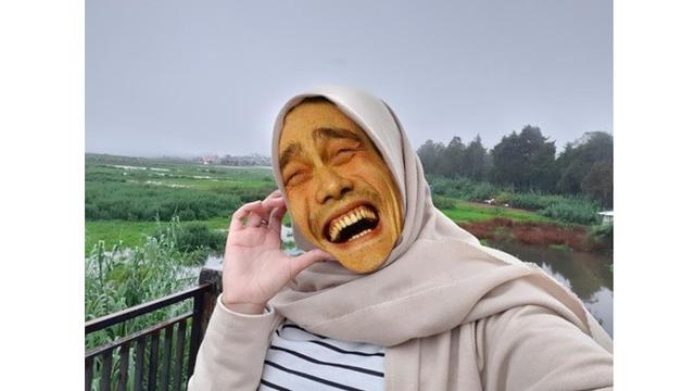 Wanita Ini Minta Jerawat Dihilangkan, 6 Hasil Editan Foto Bikin Senyum