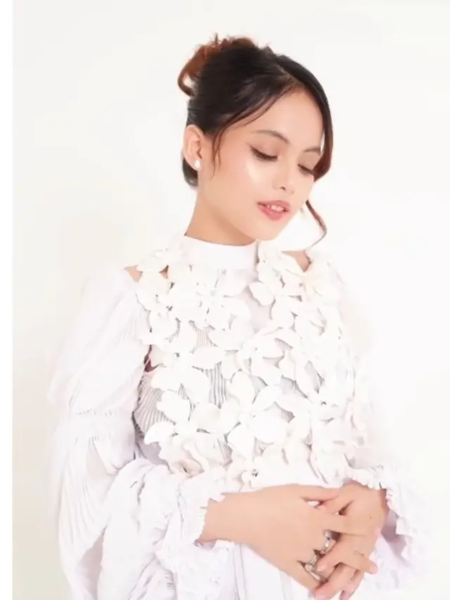 6 Potret Maternity Putri Isnari di Kehamilan Pertama, Anggun dalam Dua Konsep Gaun