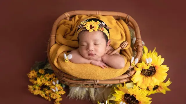Potret anak kedua Kesha Ratuliu, Aisha Kaluna Letecia yang lahir pada 21 Mei 2023 (Foto: creatinkmoments via Instagram kesharatuliu05)