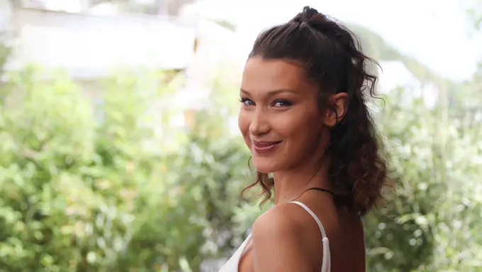 Festival Film Cannes-Bella Hadid