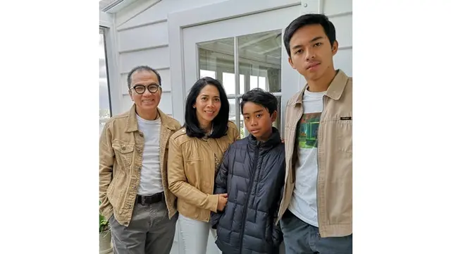 Potret Keharmonisan Keluarga Tantowi Yahya (sumber: instagram/@tantowiyahyaofficial)