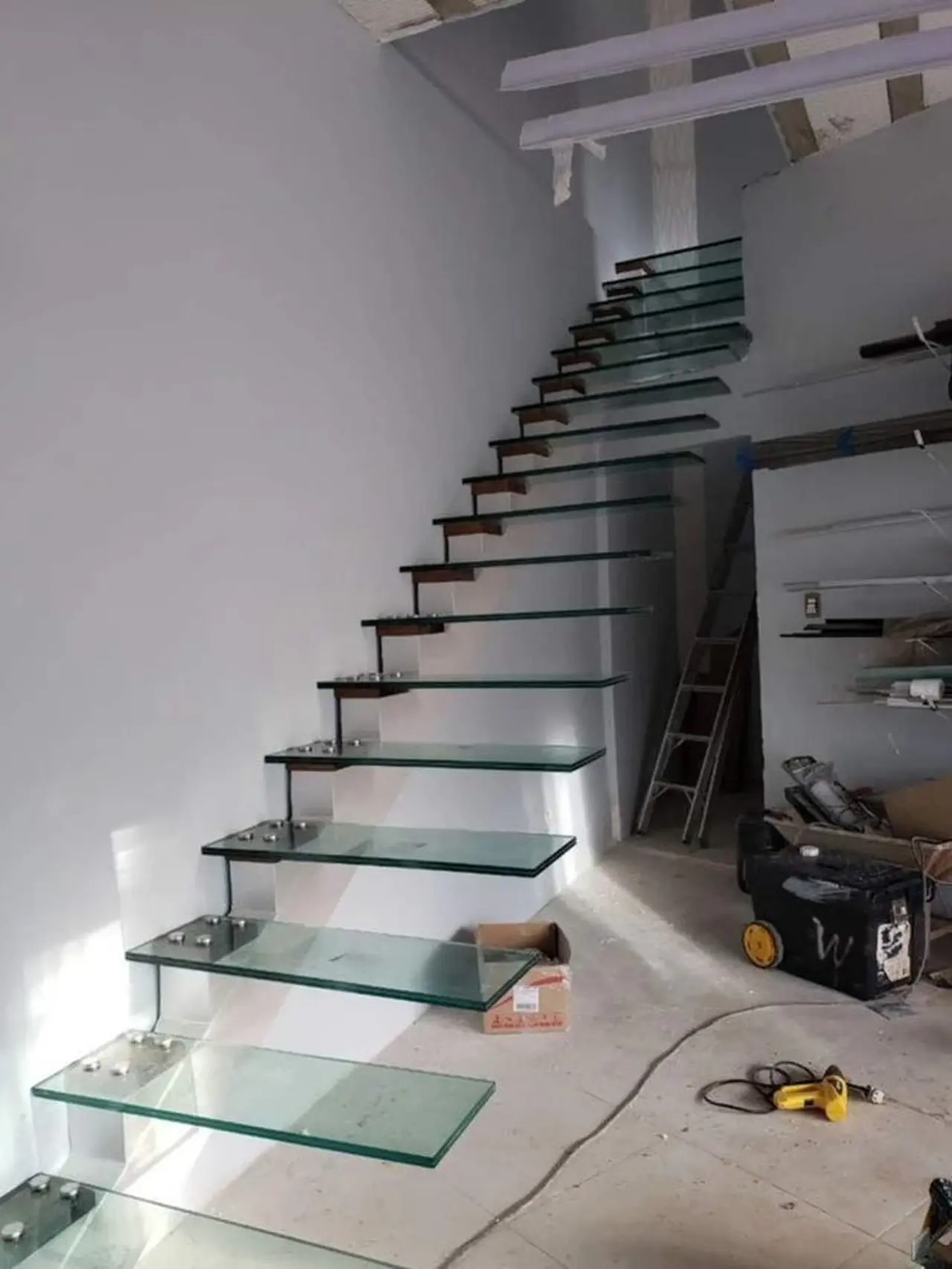 8 Potret Desain Tangga Ini Unik Banget, Bikin Deg-Degan - Hot Liputan6.com