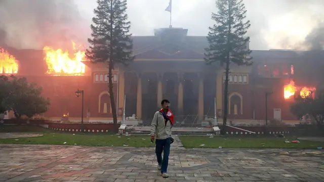 Demo di Nepal Memanas, Gedung Parlemen Dibakar Massa