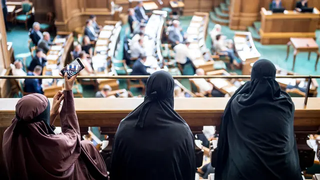 Denmark Resmi Megeluarkan Larangan Mengenakan Burqa dan Niqab