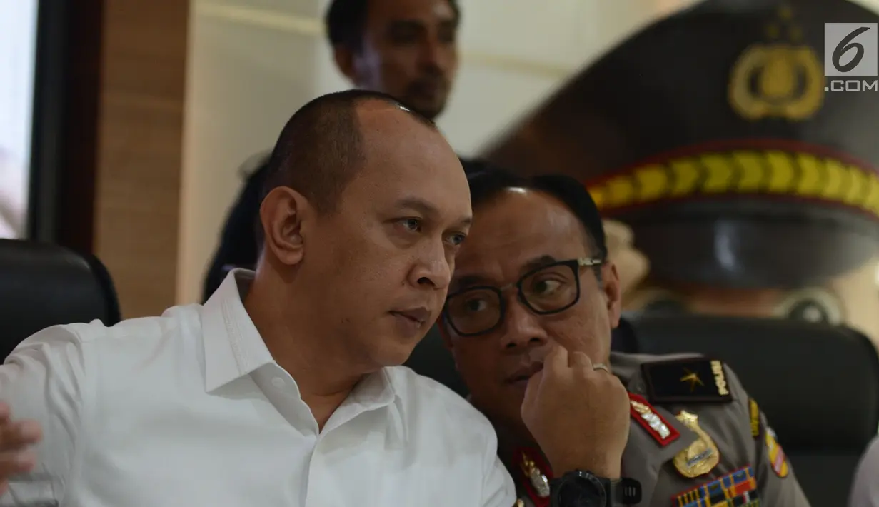 Direktorat Tindak Pidana Siber Bareskrim Polri mengumumkan tersangka pembuat berita hoaks 7 kontainer surat suara tercoblos di Mabes Polri, Jakarta, Rabu (9/1). BBP diketahui sebagai pemilik suara rekaman hoaks yang viral itu. (Merdeka.com/Imam Buhori)
