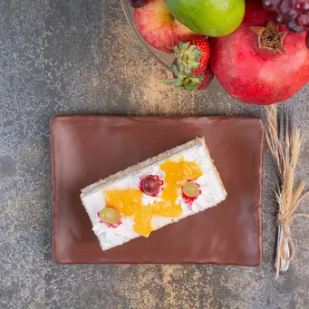 Ilustrasi&nbsp;dessert box buah. (Copyright Freepik/azerbaijan_stockers)