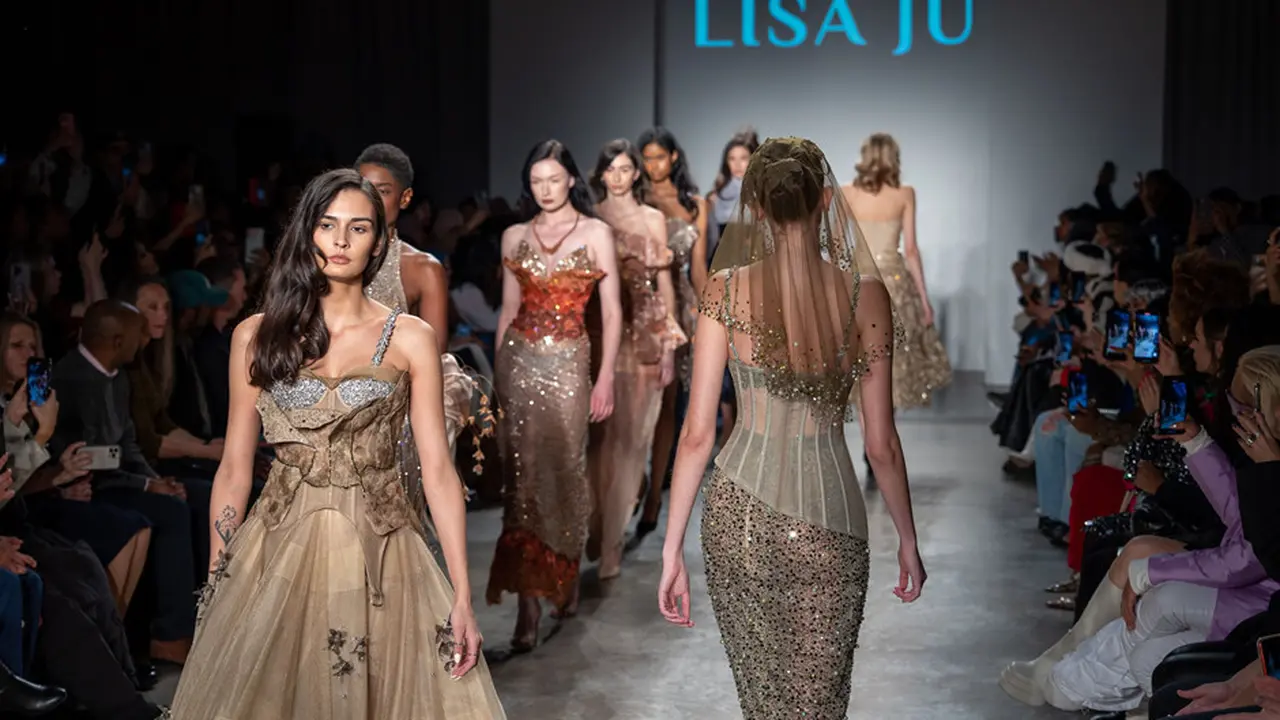 Desainer Asal Jawa Barat Tampilkan Adibusana yang Gabungkan Budaya Bandung dan Prancis di New York Fashion Week 2023