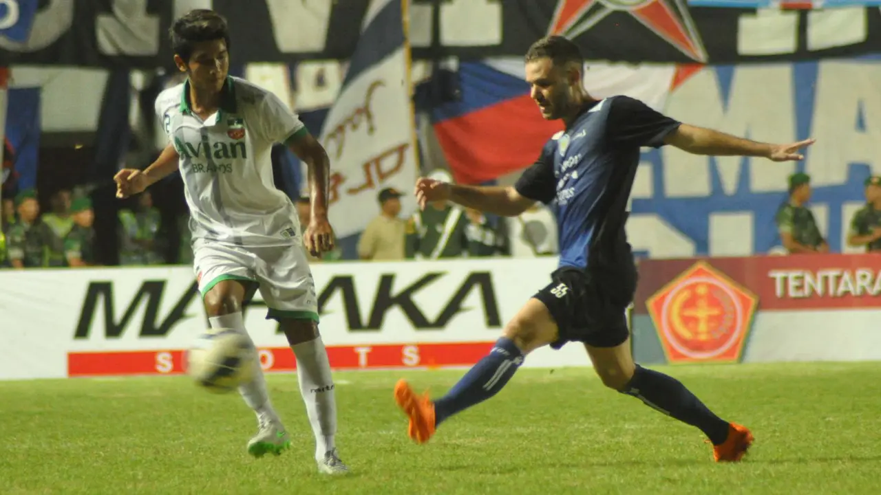 Surabaya United vs Arema Cronus