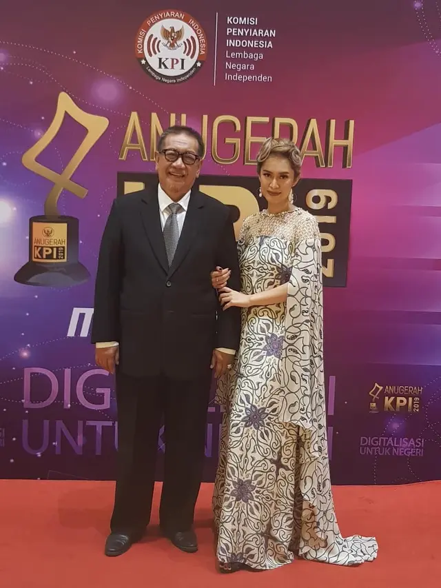 Ikuti Jejak Orang Tua, Ini 6 Potret Artis Senior Tanah Air Bareng Anak PerempuannyaIkuti Jejak Orang Tua, Ini 6 Potret Artis Senior Tanah Air Bareng Anak Perempuannya