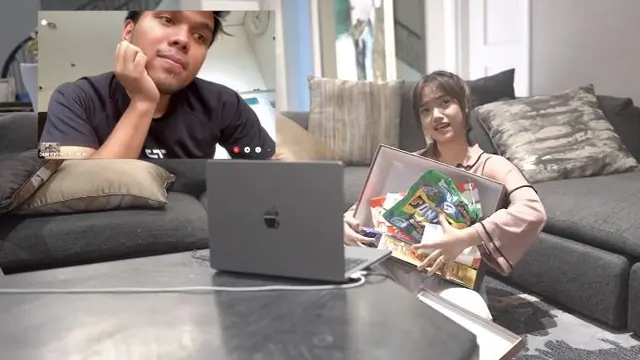 6 Momen Fuji Unboxing Oleh-Oleh Turki dari Thariq Halilintar, Bikin Senyum