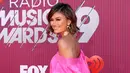 Penyanyi Agnez Mo berpose saat menghadiri iHeartRadio Music Awards 2019 di Los Angeles, California, AS, Kamis (14/3). Agnez Mo terlihat di karpet merah iHeartRadio mengenakan busana berwarna pink. (Rich Polk/Getty Images North America/AFP)