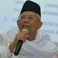 KH. Ma'aruf Amin memberikan keterangan pers terkait fatwa MUI MUI tentang Hukum dan Pedoman Bermuamalah Melalui Medsos, Jakarta, Senin (5/6). (Liputan6.com/Helmi Afandi)