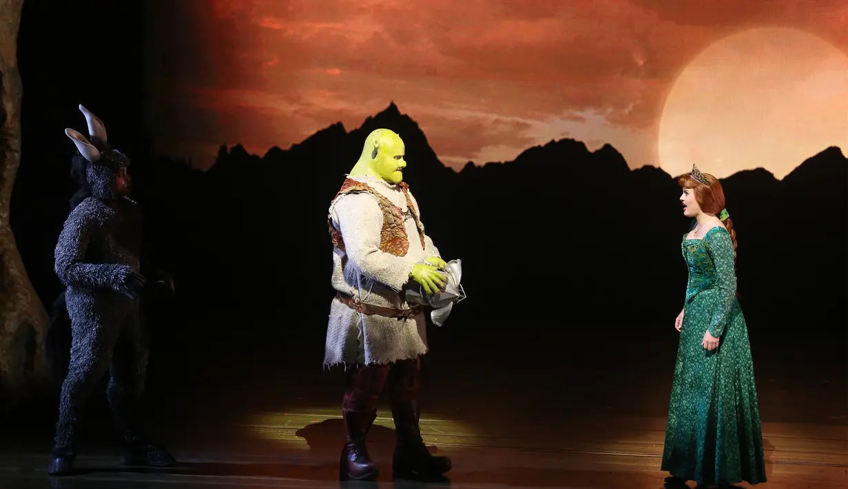 Hari pertama Shrek the Musical digelar di Ciputra Artpreneur, Jakarta Selatan, Kamis (5/5/2016) malam. Acara pementasan ini digelar mulai tanggal 5-22 Mei untuk 24 show. (Andy Masela/Bintang.com)