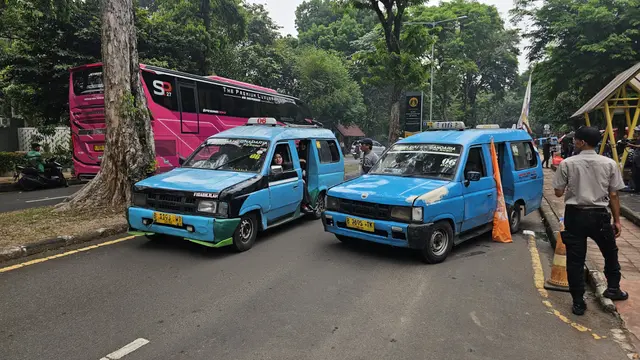 Seribu Mahasiswa Gabungan Mulai Bergerak Tinggalkan UI Menuju Jakarta