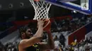 Pemain timnas basket Brasil, Cristiano Felicio usai memasukkan bola ke dalam jaring Pantai Gading pada penyisihan Grup G FIBA World Cup 2023 di Indonesia Arena, Gelora Bung Karno, Jakarta, Rabu (30/8/2023). (Liputan6.com/Helmi Fithriansyah)