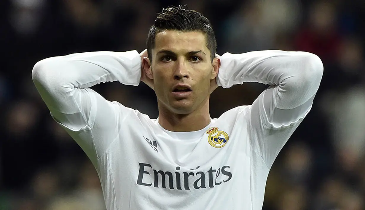 1. Cristiano Ronaldo, menurut jurnalis senior Italia, Fabrizio Romano, jika jadi melatih Manchester United, maka Jose Mourinho akan langsung memboyong bintang Real Madrid itu kembali ke Old Trafford. (AFP/Gerard Julien) 
