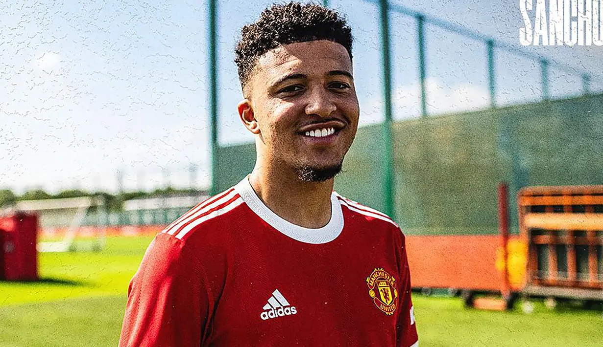 Jadon Sancho. Pemain sayap berusia 21 tahun ini baru saja didatangkan Manchester United dari Borussia Dortmund dengan nilai transfer 85 juta euro. Total 4 musim memperkuat Borussia Dortmund, ia tampil dalam 137 laga dengan torehan 50 gol. (Foto: twitter@manutd)