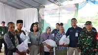 Perum Perhutani menebar lebih dari 80 ribu paket sembako ke pesantren hingga penyadap getah pinus di berbagai daerah (dok: Perhutani)