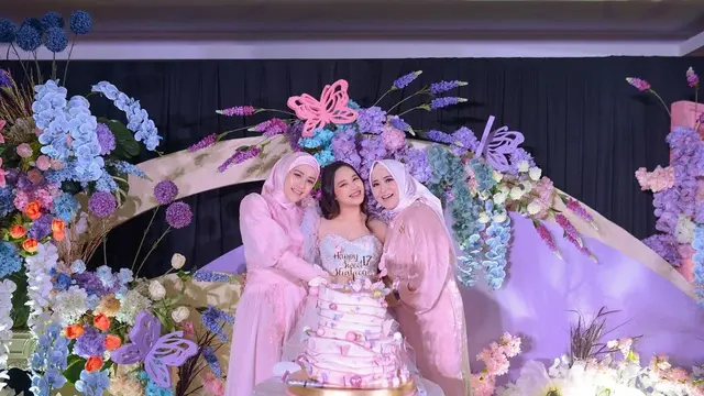 8 Potret Ulang Tahun Putri Pasha Ungu, Adelia dan Okie Agustina Tampil Kompak