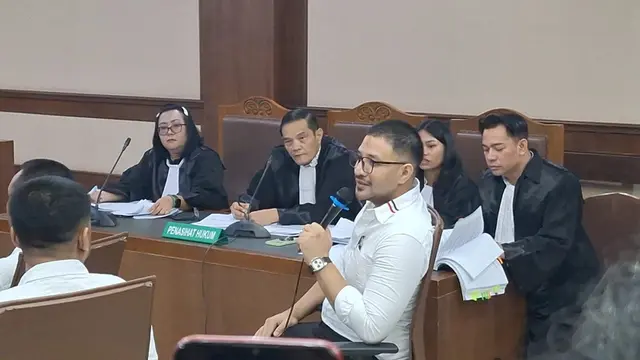 Ammar Zoni di persidangan. (M Altaf Jauhar/ Liputan6.com)