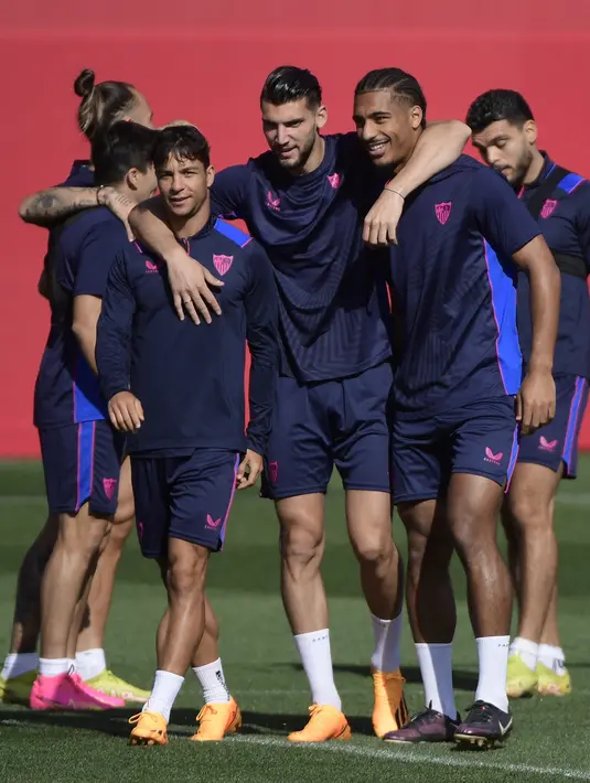 Laga Sevilla vs Manchester United akan digelar di stadion Ramon Sanchez-Pizjuan  dengan jadwal kick-off Jumat, 21 April 2023, jam 02:00 WIB. (AFP/CRISTINA QUICLER)