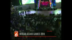 Para atlet dari berbagai negara yang berlaga di Jakabaring, Palembang, ikut memeriahkan pembukaan lewat layar besar di Gelora Sriwijaya.