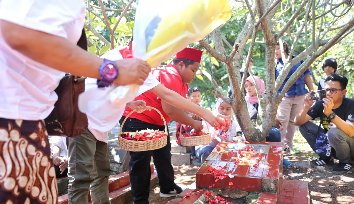 Rano Karno dan Keluarga Si Doel