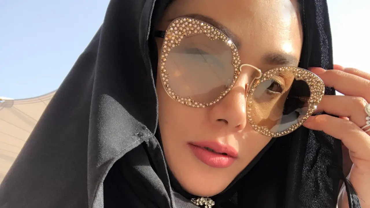 [Bintang] 8 Foto Cantik Krisdayanti Saat Mengenakan Hijab