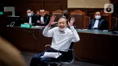 Terdakwa kasus dugaan tindak pidana korupsi PT Duta Palma, Surya Darmadi mengikuti sidang pembacaan putusan di Pengadilan Tipikor Jakarta, Kamis (23/2/2023). Surya Darmadi dijatuhi vonis 15 tahun penjara dan denda Rp1 miliar subsider enam bulan kurungan terkait tindak pidana korupsi usaha perkebunan kelapa sawit tanpa izin di Provinsi Riau periode 2004-2022. (Liputan6.com/Angga Yuniar)